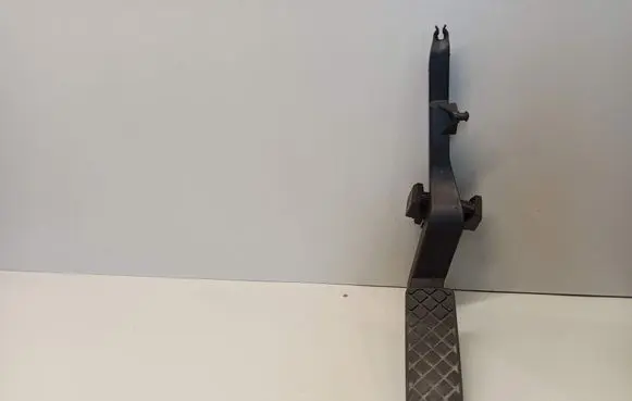 Volkswagen PASSAT B5 Accelerator throttle pedal 8D1721506