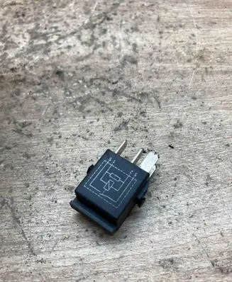 BMW 5 E39 Other relay 1393412 V23073B1005X18