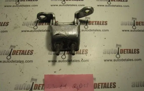 Honda CR-V Rear door upper hinge