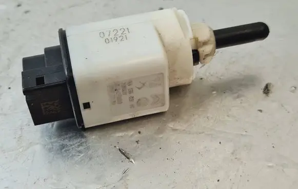 Brake pedal sensor switch