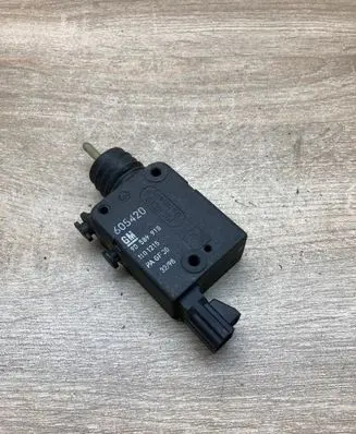 Opel Astra G Central locking motor 90589918