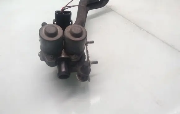 Mercedes-Benz E W210 Coolant heater control valve 0235451628