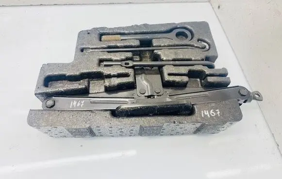 Hyundai ix 55 Tool set 091003J000