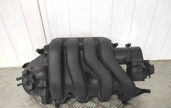 Skoda Octavia Mk2 (1Z) Intake manifold 06F133210M