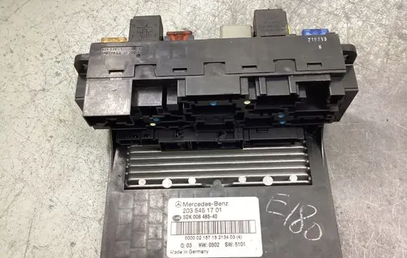 Mercedes-Benz C W203 Fuse module 2035451701 5DK00848540