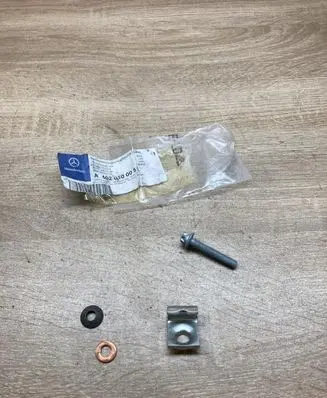 Mercedes-Benz C W202 Fuel Injector clamp holder A6020100051