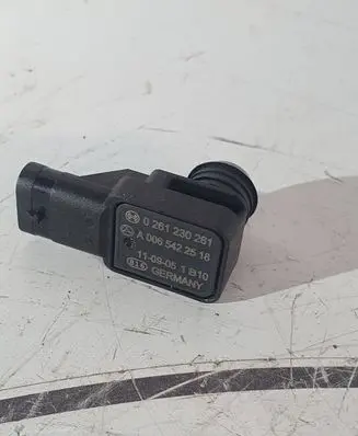 Mercedes-Benz E W212 Air pressure sensor 1109051B10 0261230261 A0065422518