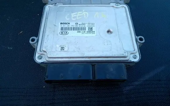 KIA Ceed Engine control unit/module 391102B600 0261201852 39110-2B600
