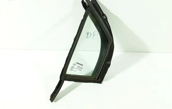 Toyota Yaris Front door vent window glass four-door 682150D010 43R00097