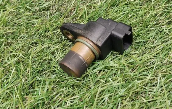 Mercedes-Benz E W210 Camshaft position sensor A0031539728