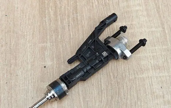BMW 5 G30 G31 G38 Fuel injector 8656548