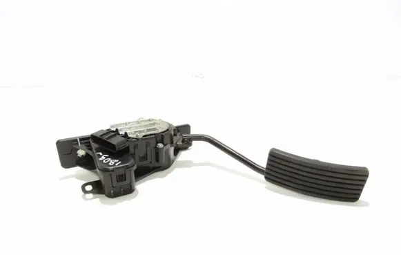 Mitsubishi Pajero Accelerator throttle pedal APM30017
