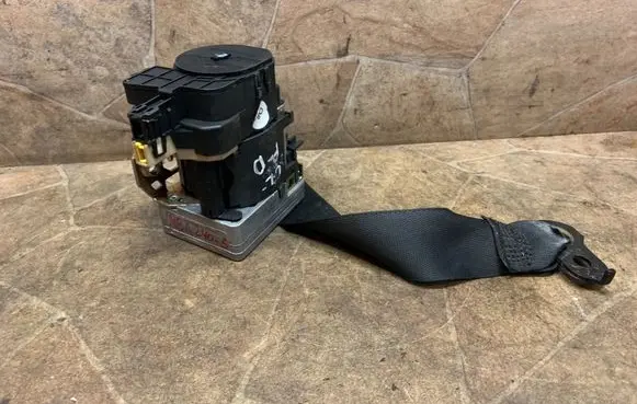 Mercedes-Benz CL C216 Front seatbelt 