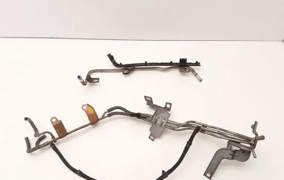 Honda FR-V Fuel line pipe
