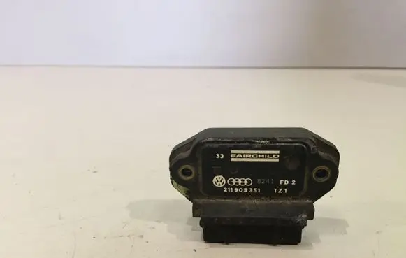 Audi 80 90 B3 Ignition amplifier control unit 211905351 8241