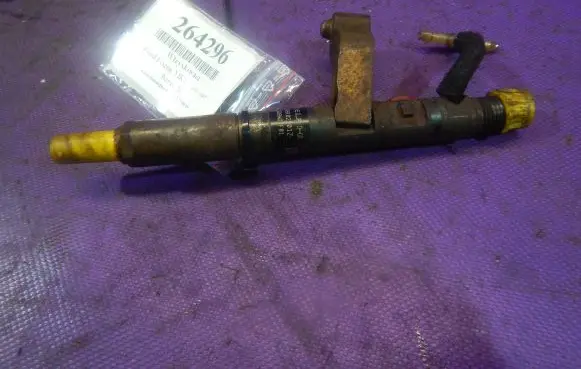 Ford Focus C-MAX Fuel injector 2T1Q9F593AA
