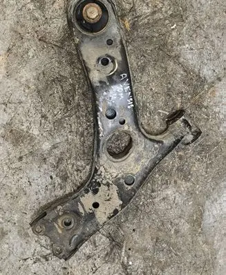 Toyota Avensis T270 Front lower control arm/wishbone