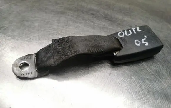 Mitsubishi Outlander Rear seatbelt buckle