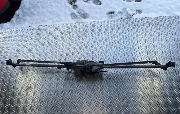 Opel Astra J Front wiper linkage and motor