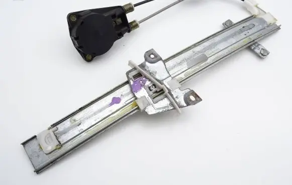 Mazda 626 Rear door manual window regulator