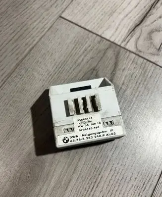 BMW 3 E46 Yaw turn rate sensor 8382240 55892110 0726163460