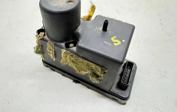Audi 80 90 B3 Central locking vacuum pump 