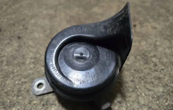 BMW 5 E39 Horn signal 703881157