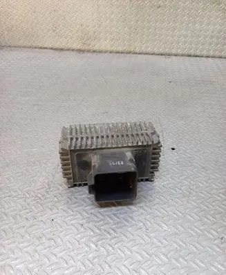 Opel Zafira B Glow plug pre-heat relay 55354141