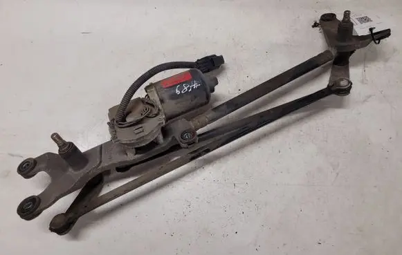 KIA Sorento Front wiper linkage and motor 981003E900