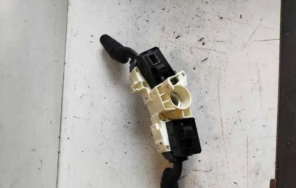Hyundai Santa Fe Wiper control stalk M29843