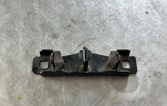 Ford Focus Loading door lock loop/hook striker 3m51r404b12