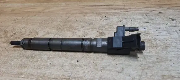 Volvo XC70 Fuel injector 31272690