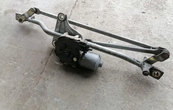 Volvo XC60 Front wiper linkage and motor 30753513