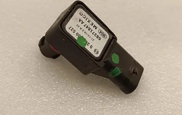Chrysler Pacifica Air pressure sensor 68371847AA 2142442A22 0261130527