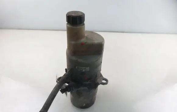 Volvo S40 Power steering pump 5N513K514CA