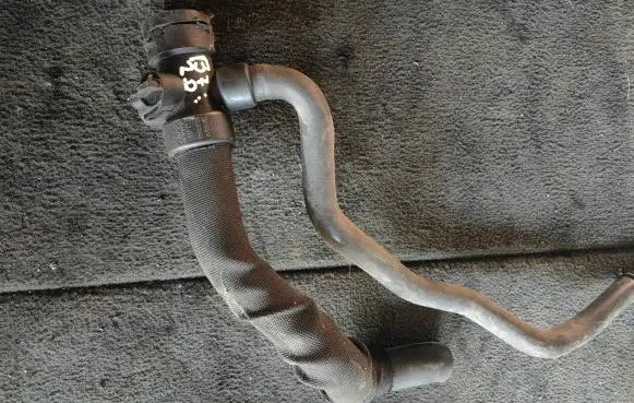 Audi A4 S4 B7 8E 8H Engine coolant pipe/hose 8E0121055N