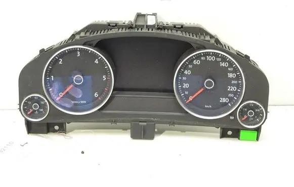 Volkswagen Touareg II Speedometer (instrument cluster) 7P6920882