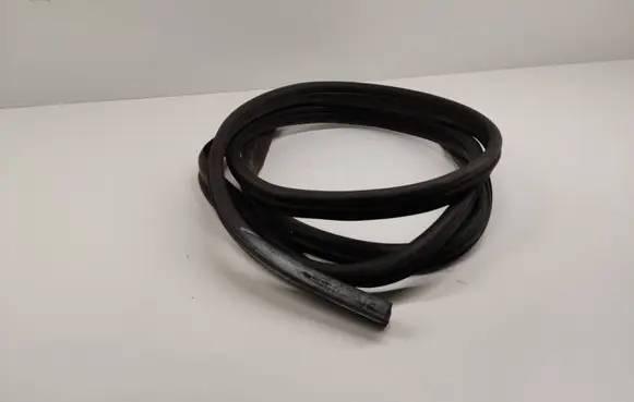 Nissan NV400 Front door rubber seal 