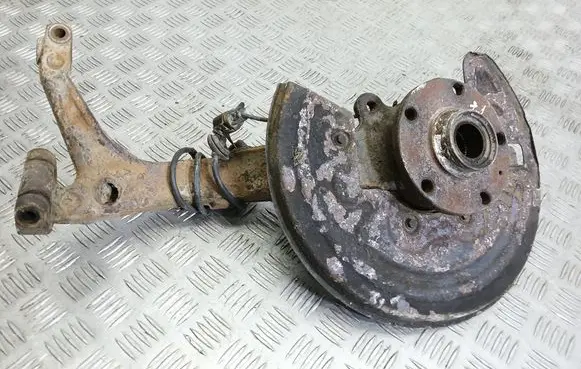 Volkswagen PASSAT B5.5 Front wheel hub spindle knuckle 