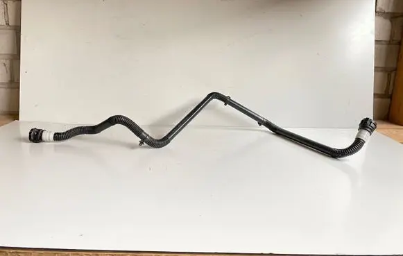 Tesla Model 3 Engine coolant pipe/hose 107760000A 1077600