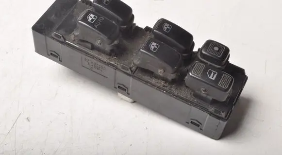 Hyundai Trajet Quarter vent window switch 621W02250