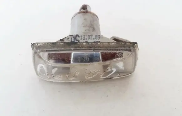 Opel Zafira B Front fender indicator light 13252455