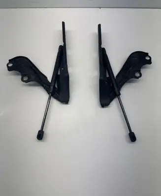 Engine bonnet/hood hinges
