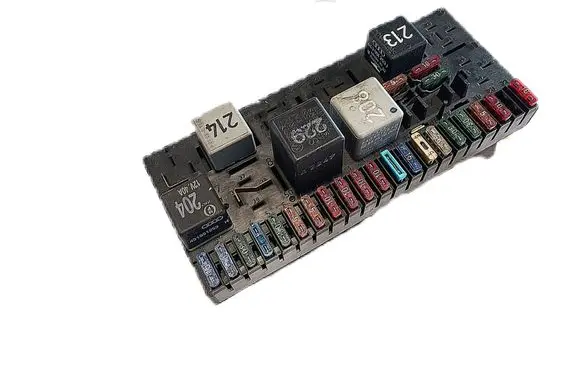 Audi 80 90 S2 B4 Fuse module 443941822B