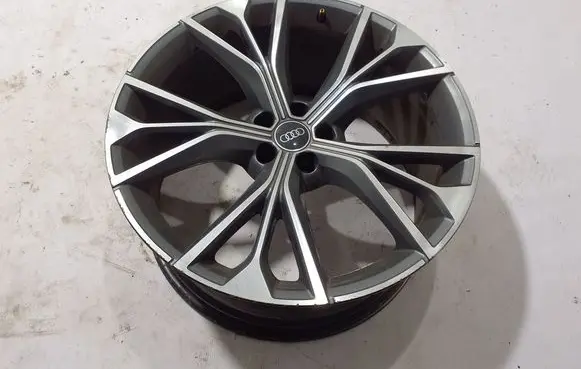 Audi Q8 R21 alloy rim 4M8601025S