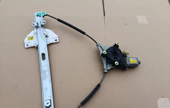KIA Stonic Front door electric window regulator 82460H8000