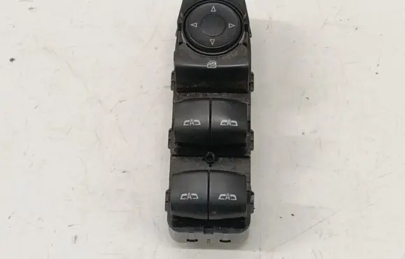 Opel Insignia B Electric window control switch 84211877