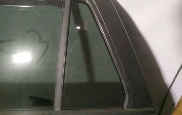 Hyundai Santa Fe Rear vent window glass as3