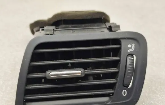 Volkswagen PASSAT B6 Dashboard side air vent grill/cover trim 3C1819701E T0024359 P0108666