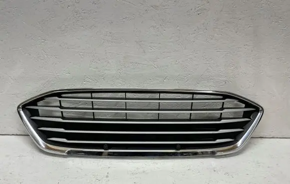Ford Focus Front bumper upper radiator grill 8C436